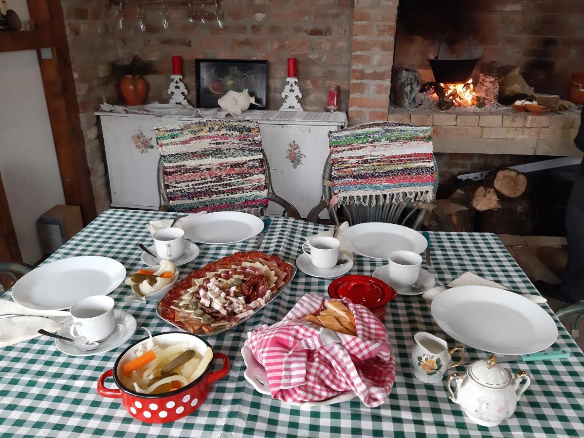 Izvor Apartment Илок Екстериор снимка